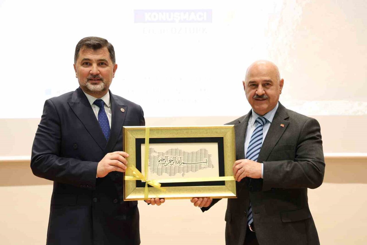 DÜZCE(İHA) – Düzce Üniversitesi öğrencileriyle bir araya gelen Milletvekili Ercan