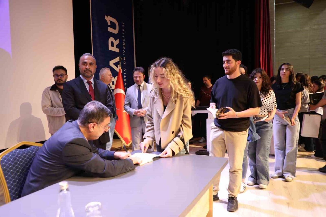 Bartın Üniversitesinde (BARÜ) “Engelleri Aşan Bir Yaşam Söyleşisi”nde Milletvekili Serkan