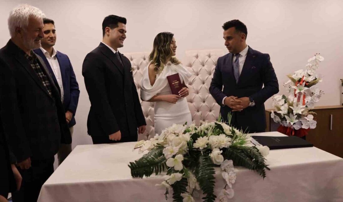 Milli Aile Haftası kapsamında hayatlarını birleştiren Duygu ve Uğur çiftinin