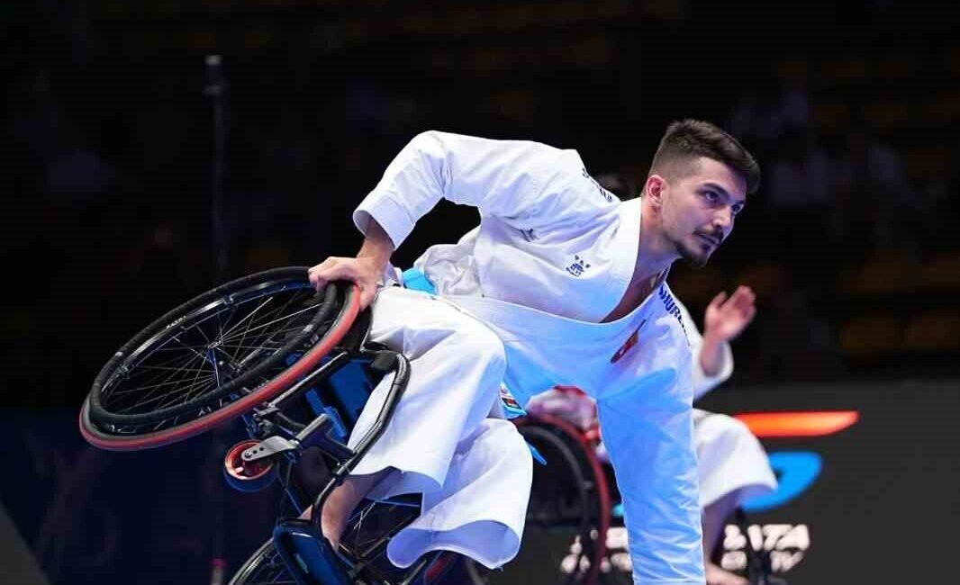 Erkek tekerlekli sandalye finalinde karşılaşan milli sporculardan Berkay Uslu altın,