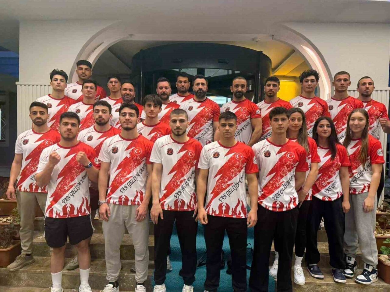 Van, Avrupa ve dünya şampiyonaları öncesinde 12 farklı ilden gelen