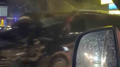 Antalya’nın Serik ilçesinde VİP minibüs ile motosikletli kuryenin karıştığı kazada