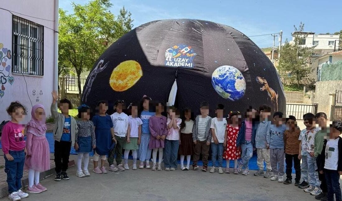 Mardin’in Mazıdağı ilçesinde bulunan Hediye Alay Aktaş Anaokulu, öğrencilerine unutulmaz