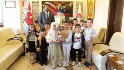 Erzincan’da Muhammediye Kur’an Kursu 4-6 yaş grubu öğrencileri, biriktirdikleri harçlıklarını