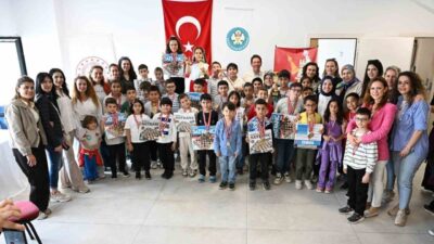 Manisa’da düzenlenen satranç turnuvasında yüzlerce minik sporcu zekâ dolu hamleleriyle
