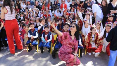Yunusemre’de 170 ana sınıfı öğrencisi, yöresel halk oyunları ve renkli