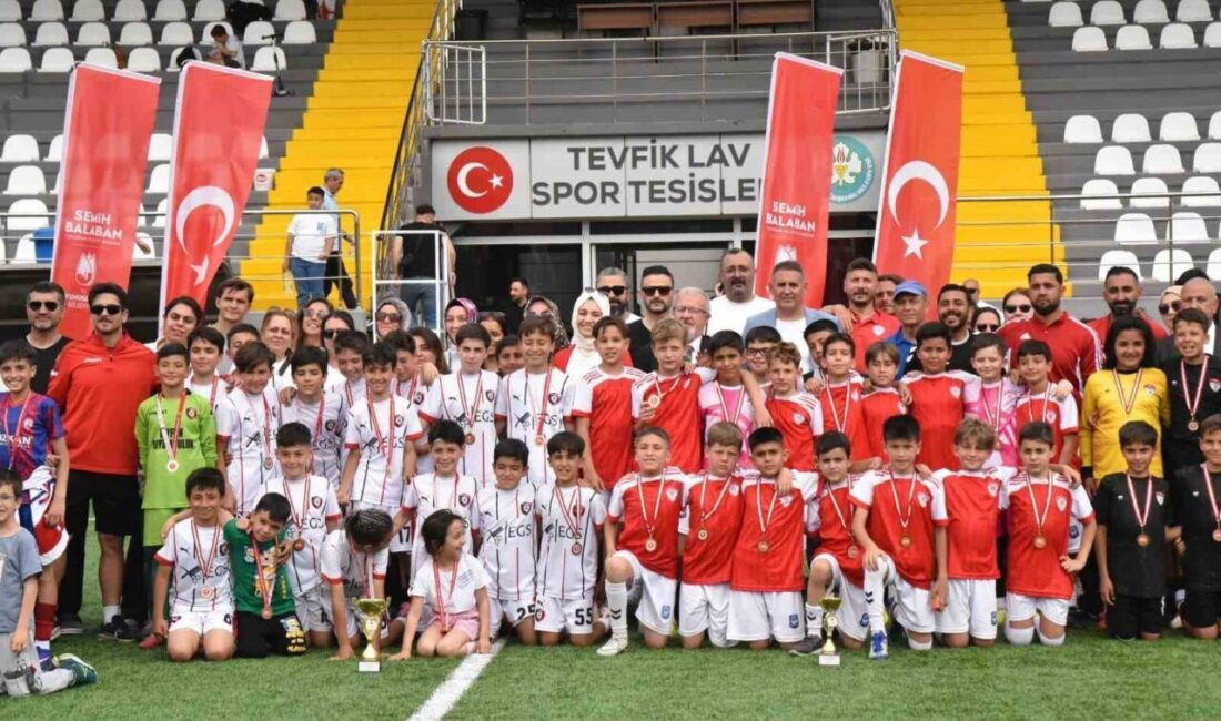 Yunusemre Belediyesi 19 Mayıs Futbol Turnuvası, U11 yaş kategorisinde 16