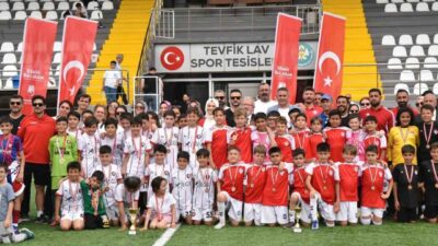 Yunusemre Belediyesi 19 Mayıs Futbol Turnuvası, U11 yaş kategorisinde 16