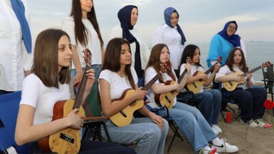 Sakarya’nın Karasu ilçesinde ortaokul öğrencileri ve anneleri, Anneler Günü çerçevesinde