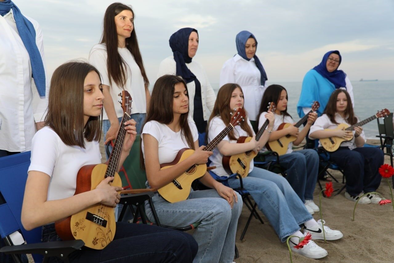 Sakarya’nın Karasu ilçesinde ortaokul öğrencileri ve anneleri, Anneler Günü çerçevesinde