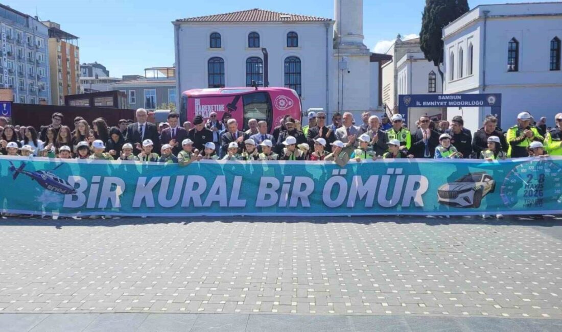 Karayolu Trafik Güvenliği Haftası kapsamında, Samsun’da kurulan stant ve eğitim