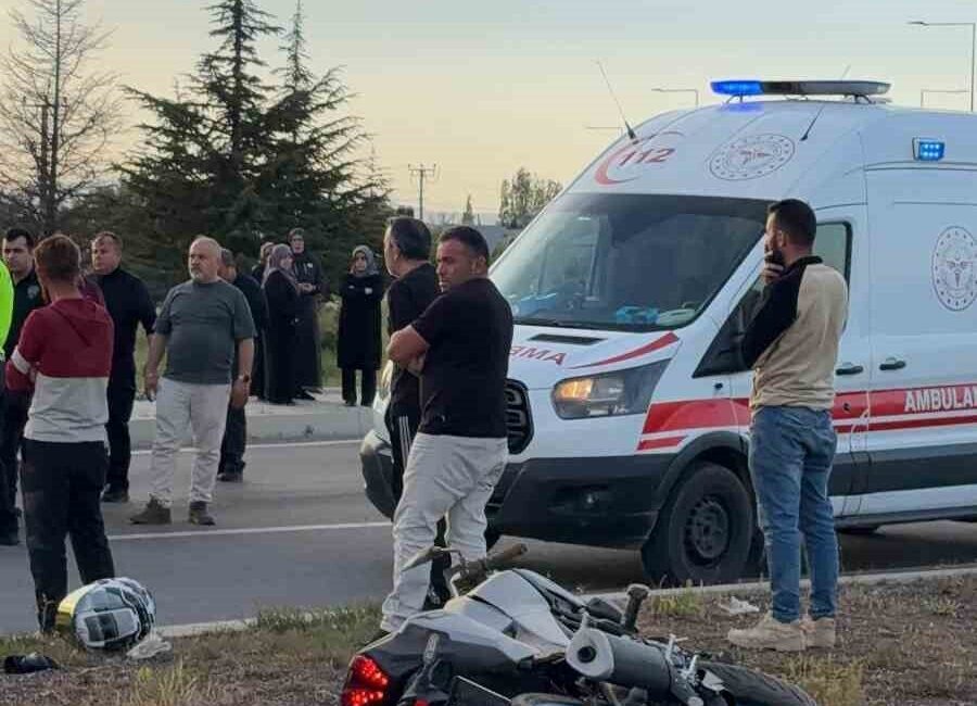 Konya’nın Beyşehir ilçesinde kontrolden çıkan motosikletin devrildiği kazada kadın sürücü