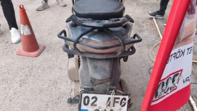 Adıyaman’ın Gölbaşı ilçesinde devrilen motosikletin sürücüsü yaralandı. Edinilen bilgiye göre,