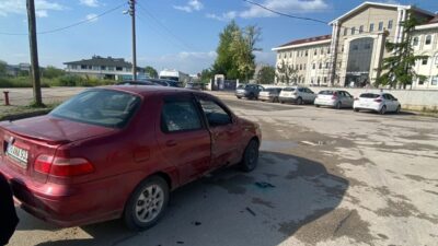 Bursa’nın İnegöl ilçesinde meydana gelen kazada otomobil ile motosiklet çarpışması