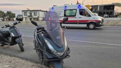 Muğla’nın Bodrum ilçesinde motosikletin otomobile çarptığı kazada 2 kişi yaralandı.