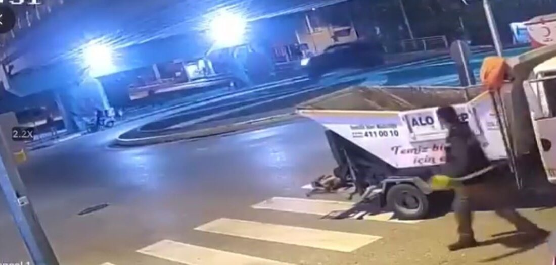 Kocaeli’nin Gölcük ilçesinde motosikletin pikaba çarpması sonucu 2 kişi ağır