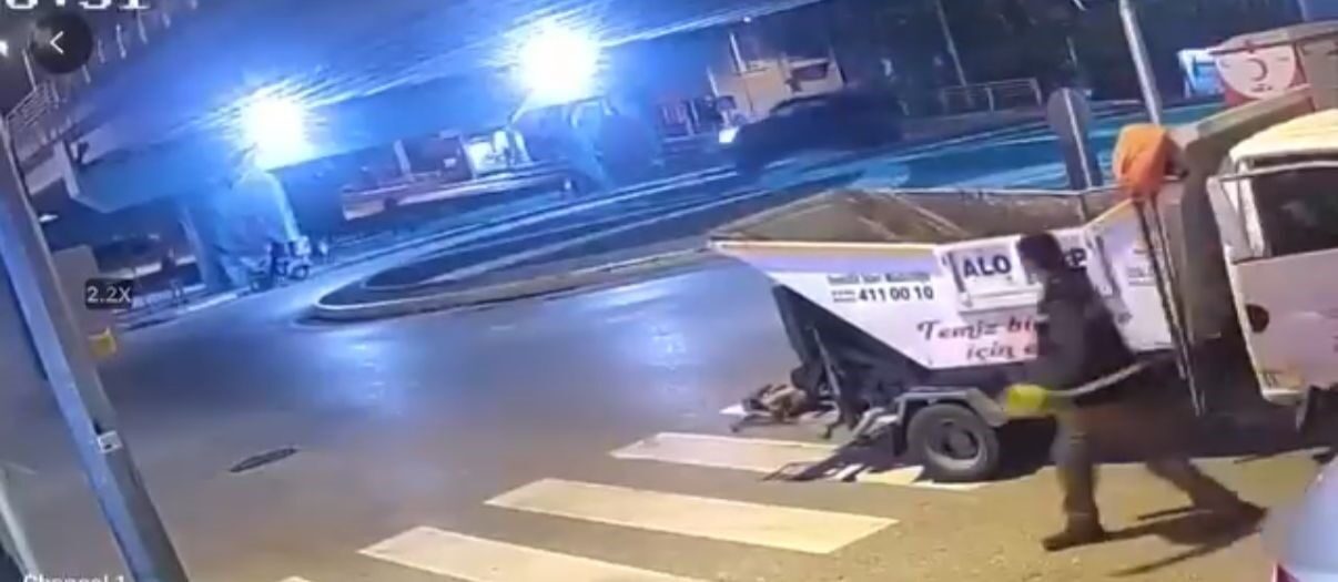Kocaeli’nin Gölcük ilçesinde motosikletin pikaba çarpması sonucu 2 kişi ağır