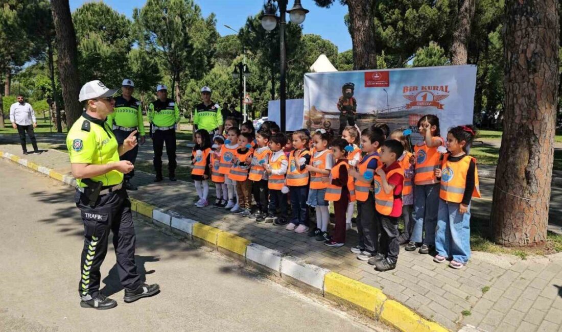 Aydın’ın Nazilli ilçesinde trafik haftası etkinlikleri kapsamında eğitimler sürüyor. Eğitimleri