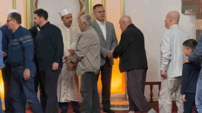 Muğla Valisi Dr. İdris Akbıyık, bayram namazının ardından Menteşe Kurşunlu