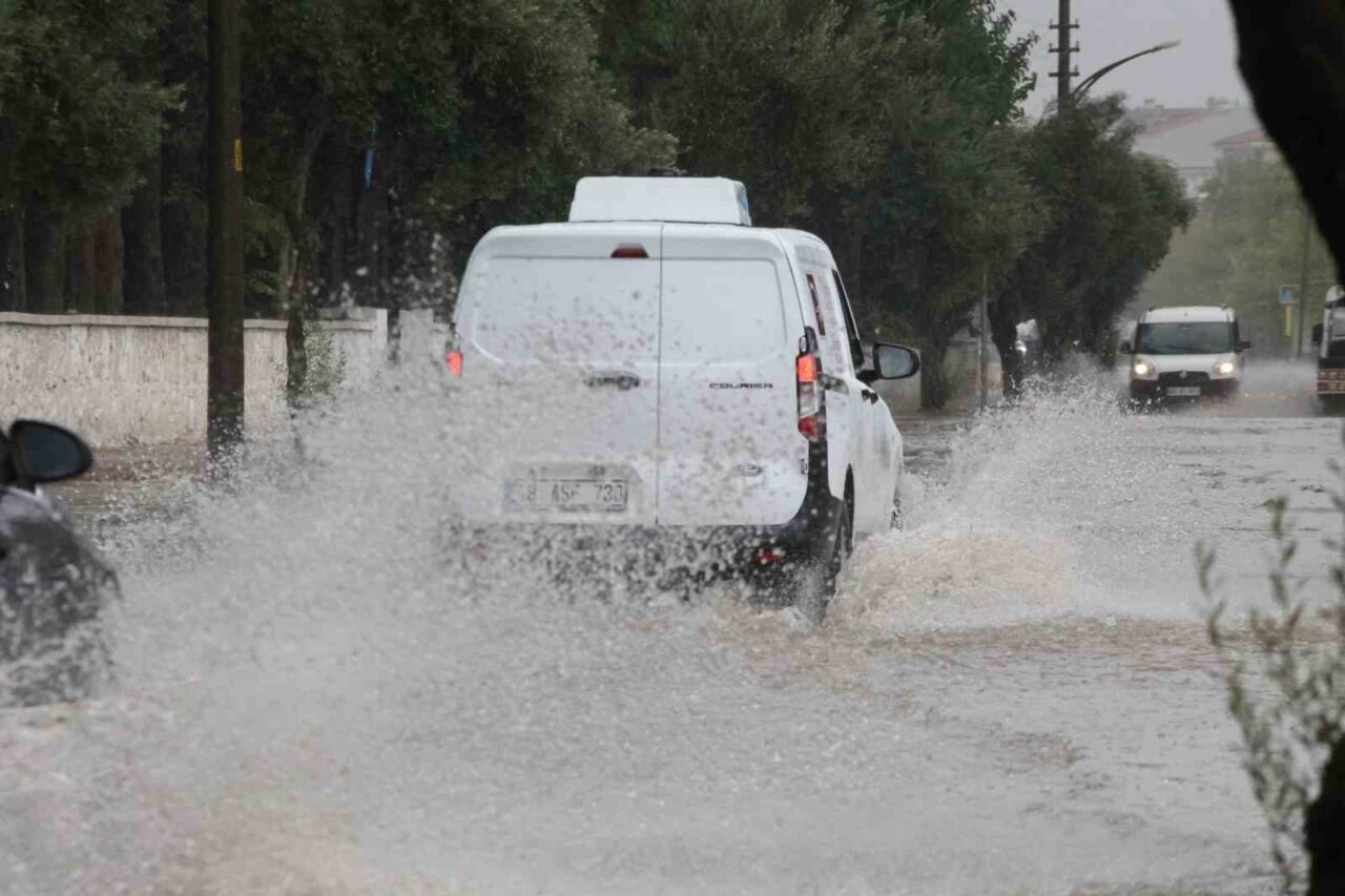Meteoroloji 4. Bölge Müdürlüğü Bölge Tahmin ve Uyarı Merkezinden yapılan
