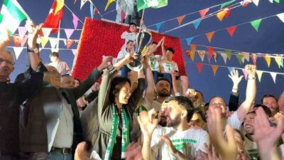Trendyol 1. Lig’e yükselme başarısı gösteren Muğlaspor, şehirde coşkuyla karşılandı.