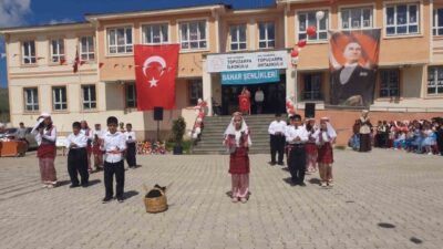 Van’ın Muradiye ilçesindeki Topuzarpa İlk ve Ortaokulu tarafından düzenlenen ‘Bahar