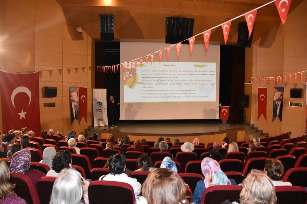 Tekirdağ Büyükşehir Belediyesi tarafından düzenlenen “Sağlıklı ve Dengeli Beslenmenin Önemi”