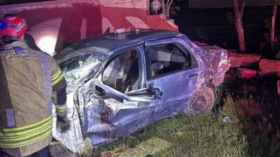Muş-Bitlis kara yolunda kontrolden çıkan otomobilin takla atarak yol kenarındaki