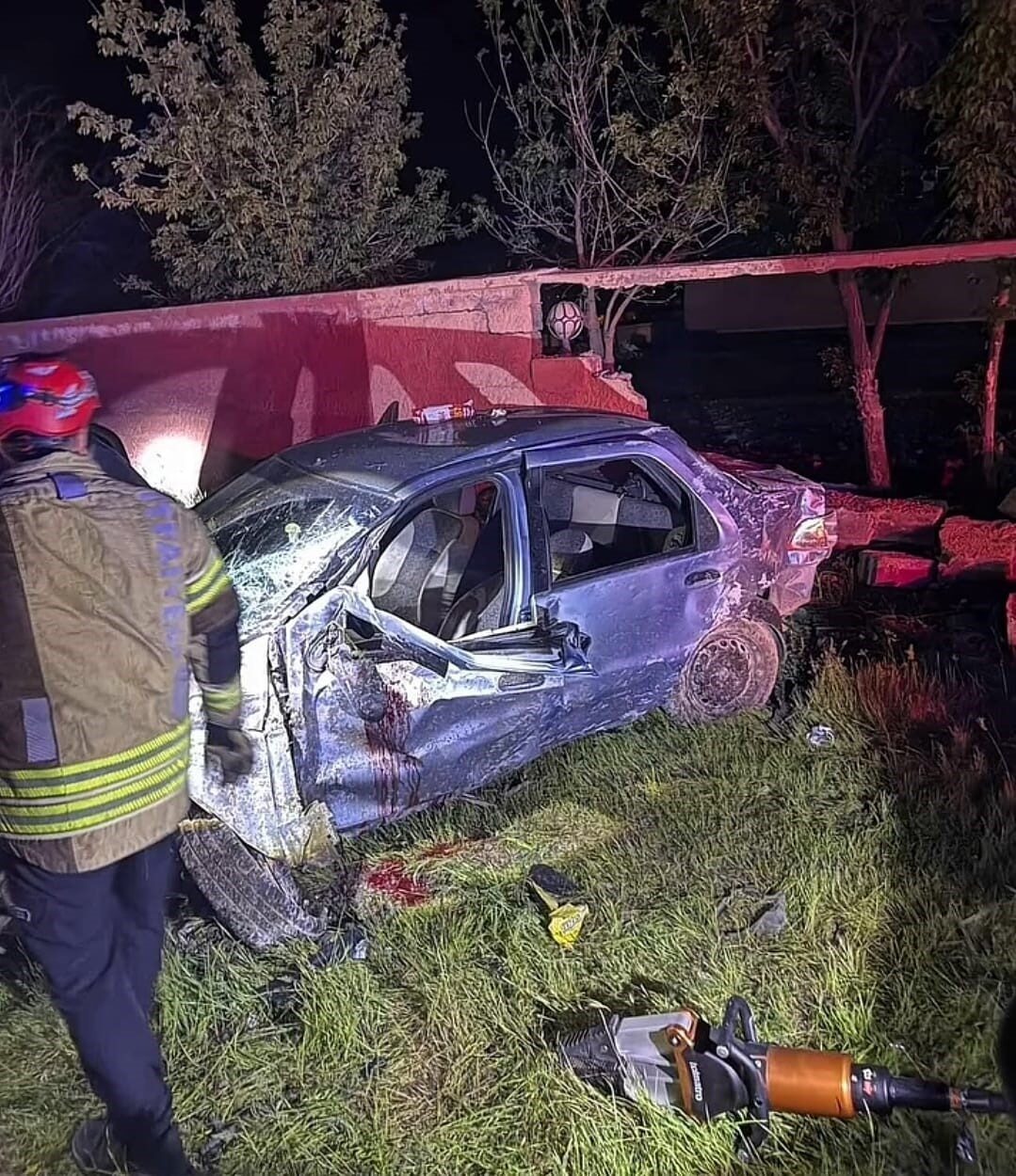 Muş-Bitlis kara yolunda kontrolden çıkan otomobilin takla atarak yol kenarındaki