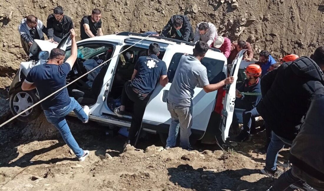 Muş merkeze bağlı Yazla köyü yakınlarında meydana gelen trafik kazasında,
