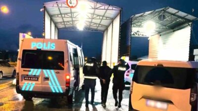 Muş Emniyet Müdürlüğü ekiplerince düzenlenen operasyonda 8 düzensiz göçmen yakalanırken,