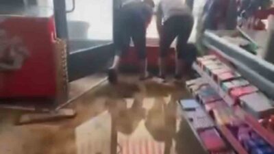 Muş’ta etkili olan şiddetli yağmur ve dolu nedeniyle bazı iş