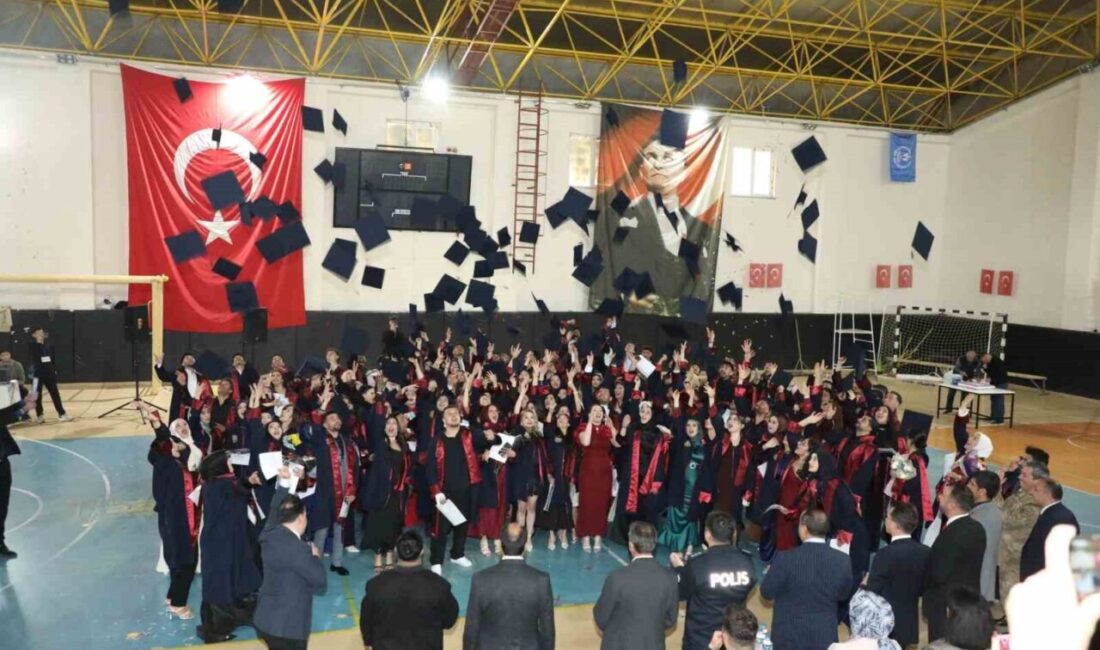 Atatürk Üniversitesi Narman Meslek Yüksekokulu’nda mezuniyet heyecanı yaşandı. Narman Kapalı
