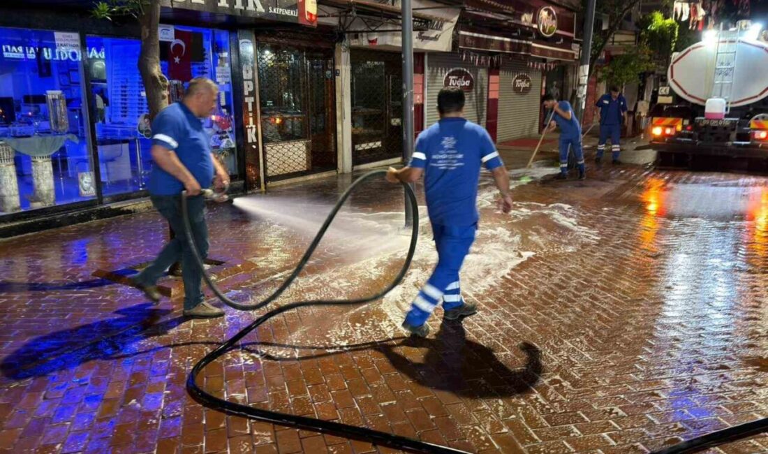 Aydın Büyükşehir Belediyesi ekipleri tarafından Nazilli Uzun Çarşı’da gerçekleştirilen kapsamlı