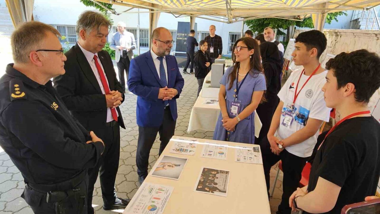 Nazilli Şehit Sümer Deniz Anadolu İmam Hatip Lisesi’nin düzenlediği Bilim