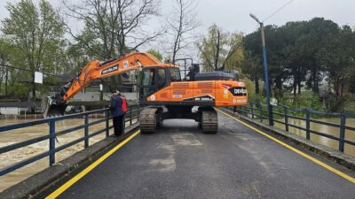 Sakarya’da günlerdir etkili olan şiddetli yağışlar sonrasında Sakarya Nehri’nin artan