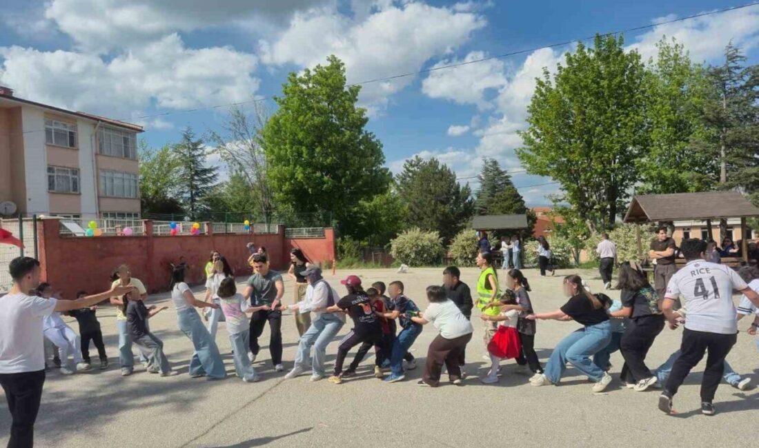 Eskişehir’de Neşeli Hayatlar Derneği tarafından 19 Mayıs Atatürk’ü Anma, Gençlik