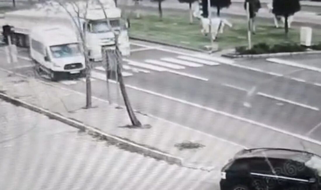 Nevşehir’de seyir halindeki bir tır, kırmızı ışıkta duran öğrenci servisine