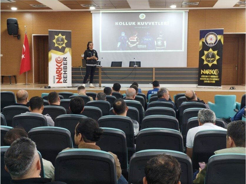 Niğde’de polis ekipleri tarafından verilen uyuşturucu eğitimleri sürüyor. Niğde İl
