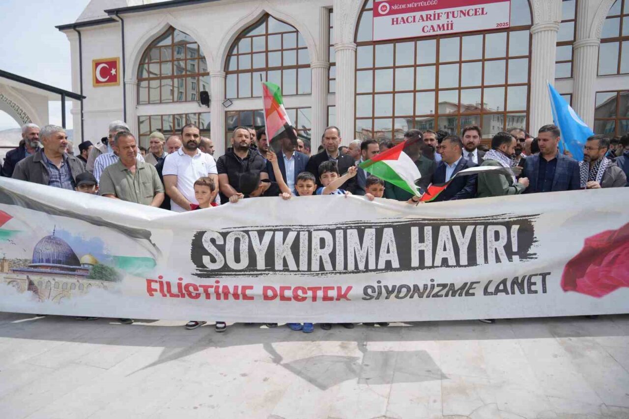 Niğde’de Filistin’e destek amacıyla bir araya gelen sivil toplum kuruluşları,