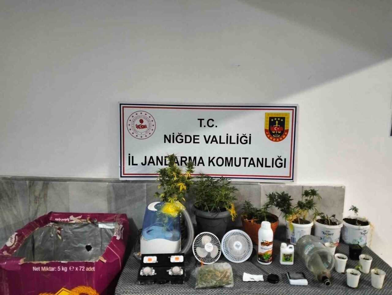 Niğde İl Jandarma Komutanlığı ekiplerince narkotik suçlarla mücadele kapsamında düzenlenen