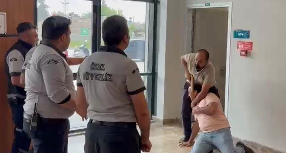 Gaziantep Nizip Devlet Hastanesi’nde gerçekleştirilen rehine tatbikatı gerçeği aratmadı. Hastane