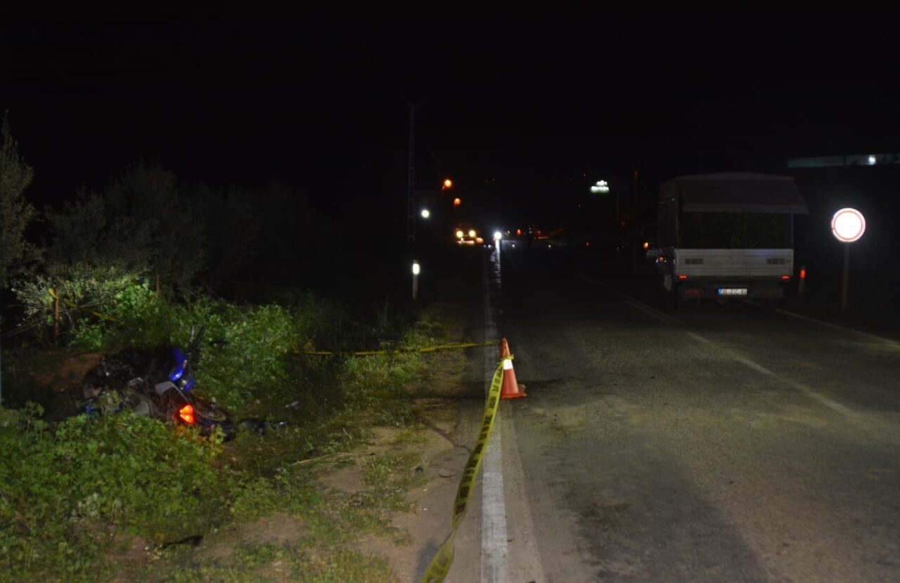 İzmir’in Ödemiş ilçesinde motosikletin kamyonete çarpması sonucu 1 kişinin hayatını