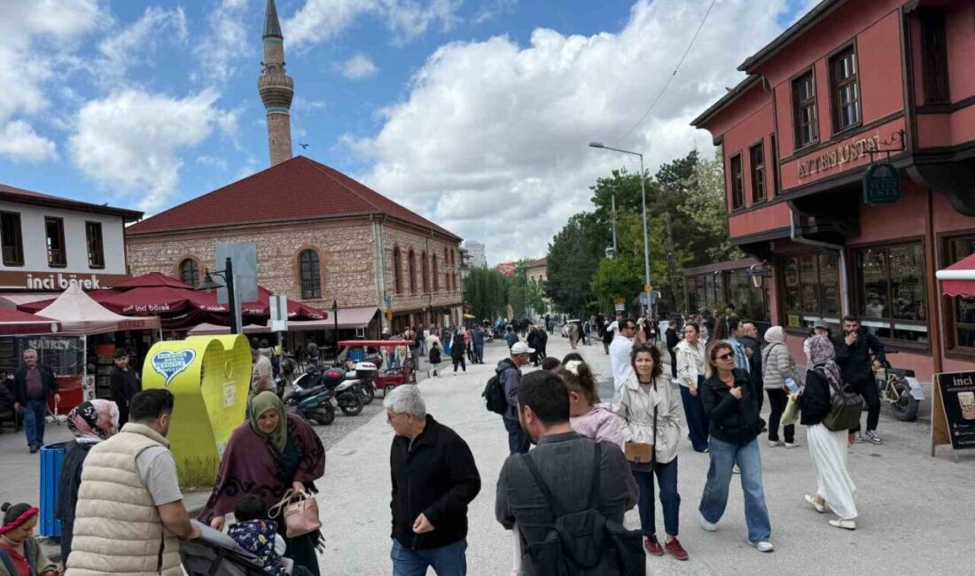 Kurban Bayramı’nın üçüncü gününde Eskişehir’in tarihi Odunpazarı bölgesi, yerli ve