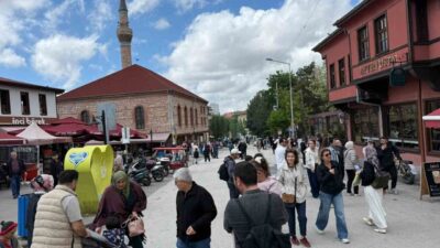 Kurban Bayramı’nın üçüncü gününde Eskişehir’in tarihi Odunpazarı bölgesi, yerli ve