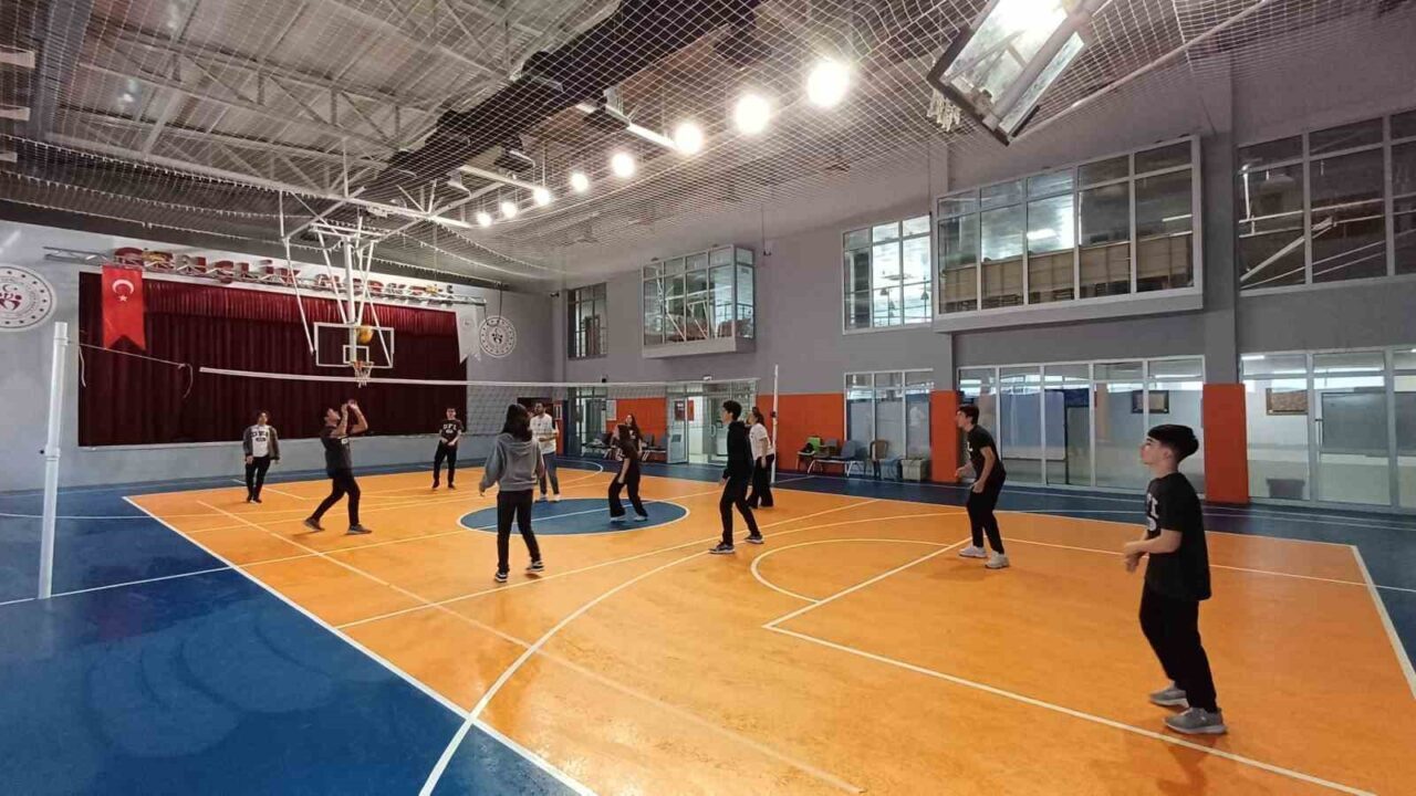 DÜZCE (İHA) – Düzce Fen Lisesi öğrencileri, Gençlik Merkezinde düzenlenen