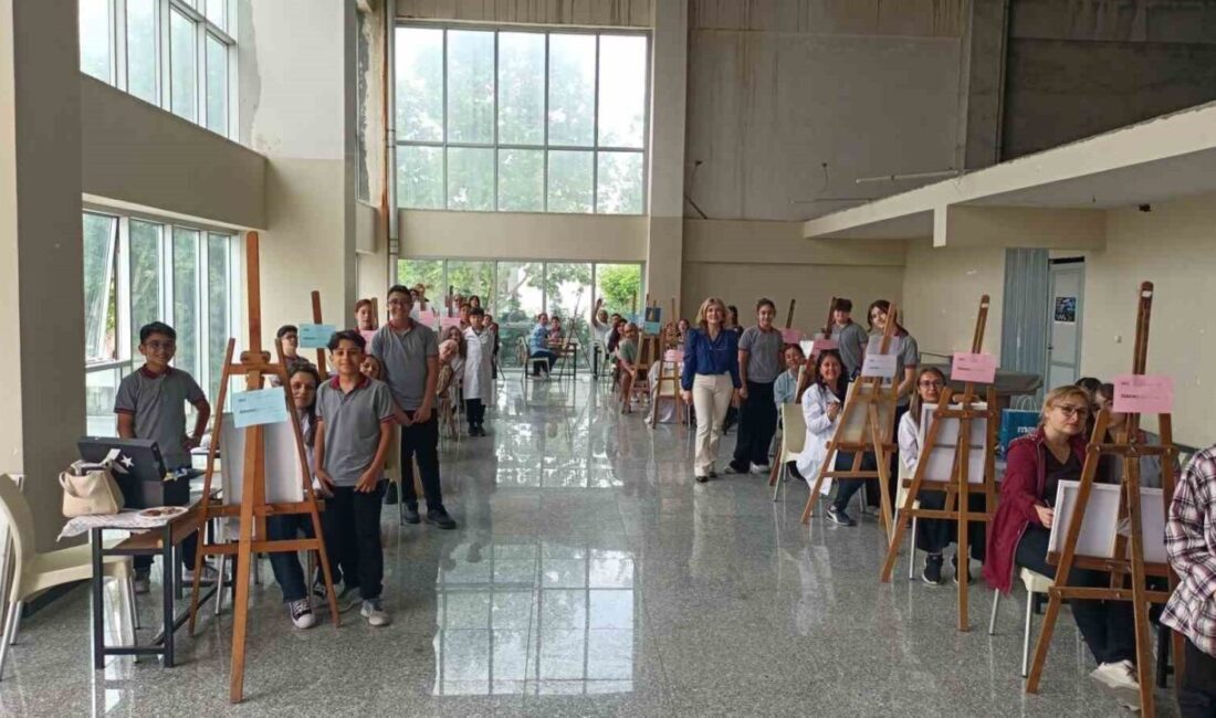 Manisa’nın Yunusemre ilçesindeki Şehit Ömer Halisdemir Ortaokulu’nda düzenlenen “Maarifin Kalbinde