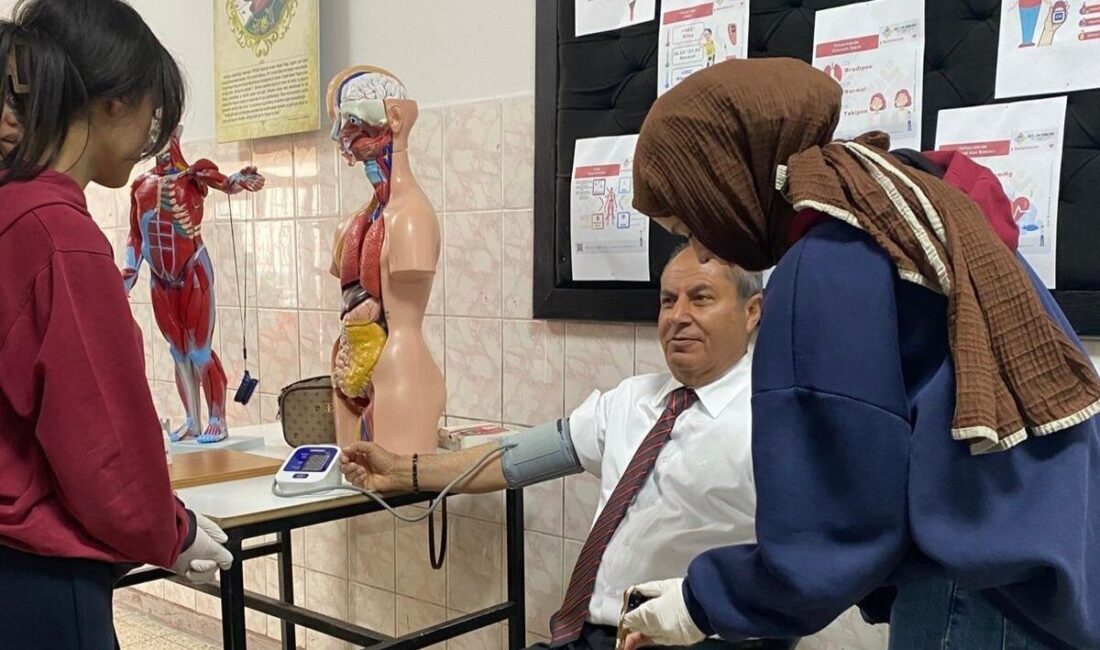 Erzurum’da “Maarifin Kalbinde Marifetli Gençlik” kapsamında, öğrenciler saha da örnek