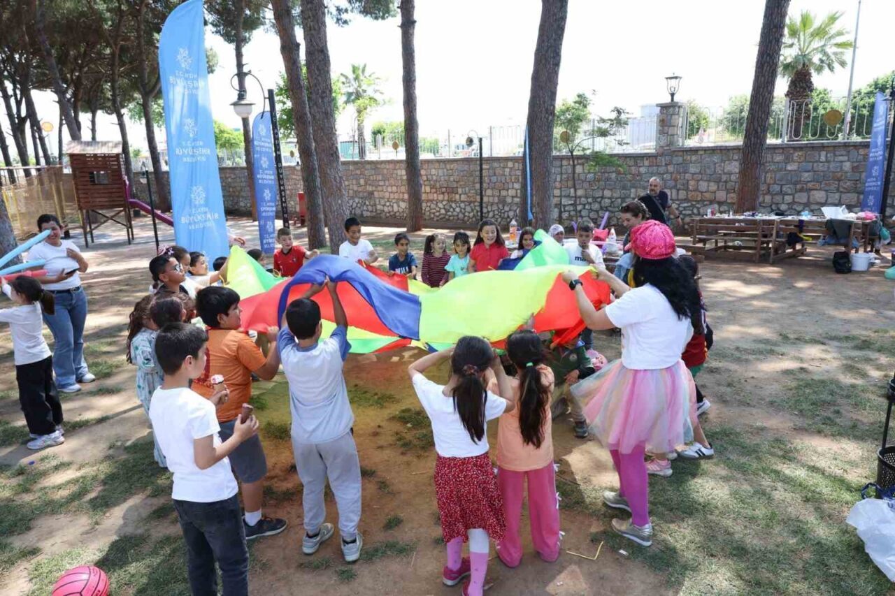 Aydın Büyükşehir Belediyesi tarafından düzenlenen piknikte öğrenciler, doğayla iç içe