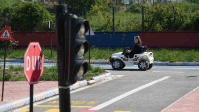 Düzce’de Trafik Haftası kapsamında trafik polisleri ve jandarma trafik ekiplerince